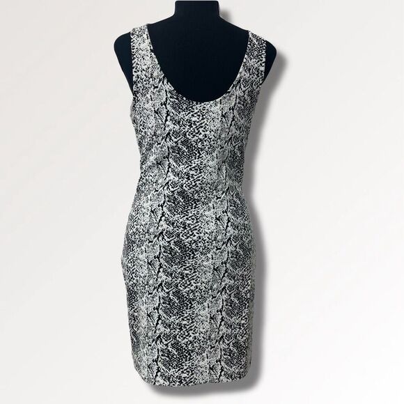 H&M Divided Textured Snake Print Bodycon Tank Mini Dress Sz Medium Black White - Picture 4 of 9